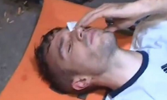 Van Persie suýt mù mắt