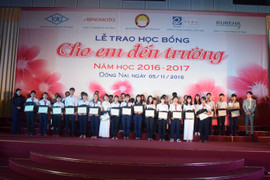 Trao tặng 200 suất học bổng cho học sinh nghèo Đồng Nai