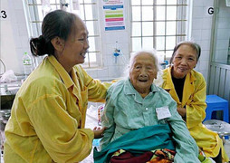 Hy hữu: Cụ bà 100 tuổi được thay khớp háng thành công