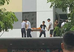 Đang ngồi trong lớp, bé 3 tuổi ngã xuống nền nhà thiệt mạng