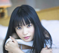 Hàng triệu đàn ông Nhật mê mẩn chân dài 19 tuổi này