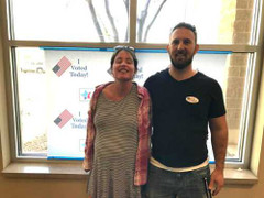 Bầu cử Tổng thống Mỹ: Sản phụ bỏ phiếu cho bà Hillary Clinton trên đường đến viện sinh con