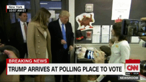 Video: Donald Trump đập tay với 2 cậu bé bán bánh mỳ ở điểm bỏ phiếu