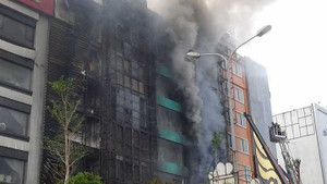 Cháy quán karaoke, 13 người chết: Khởi tố bị can, bắt tạm giam 2 đối tượng