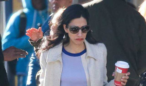 'Con gái thứ hai' vừa đi vừa khóc sau thất bại của bà Hillary Clinton