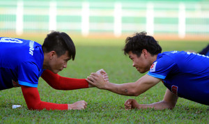 Được Công Vinh 'truyền nội công', Công Phượng hăng say tập luyện