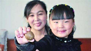 Mổ cừu tìm thấy đá quý hiếm, người nông dân phút chốc giàu to