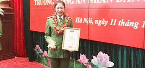 Nữ thủ khoa xinh đẹp được Bộ Công an vinh danh