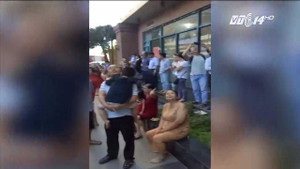 TP.HCM: Cả chung cư hoảng hốt tháo chạy... vì khói nồi cá kho