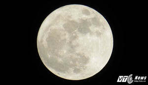 Video: Siêu trăng khổng lồ rực sáng trên biển Đồ Sơn