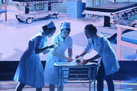 Đặc nhiệm Blouse trắng: Thắp sáng tuổi thanh xuân