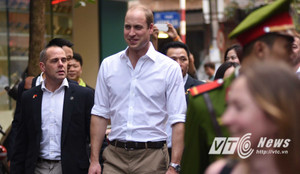 Hoàng tử William đi dạo phố bán thuốc Đông y ở Hà Nội