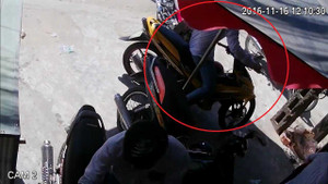 2 thanh niên 'song kiếm hợp bích' trộm xe máy nhanh như chớp