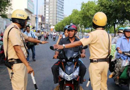 Cảnh sát giao thông không được dừng xe chỉ để kiểm tra chính chủ