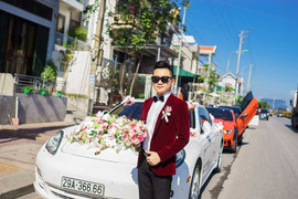 Doanh nhân Quảng Ninh tiếp tục gây sốt với dàn xe sang ngày cưới