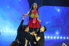 Cười xuyên Việt 2016: Puka châm biếm các hiện tượng lố trong showbiz