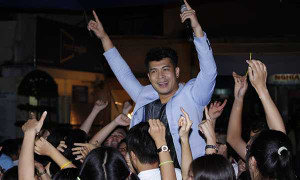 Gặp scandal tình cảm, Trương Thế Vinh vẫn ‘quậy hết mình’ khi về trường cũ