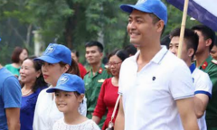 Mặc tin đồn thất thiệt, MC Phan Anh vui vẻ đưa con gái đi sự kiện cộng đồng