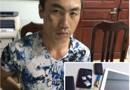 Mang ma túy đá đi dạo phố, bị cảnh sát cơ động tóm gọn