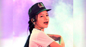 Hot girl CĐ Cảnh sát nhân dân I khoe vũ đạo bốc lửa trên nền nhạc sôi động