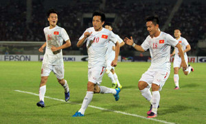 Xuân Trường chọc khe, Văn Quyết ghi bàn mở tỷ số