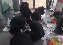 Đưa 140 triệu đồng tiền xu đi mua ôtô