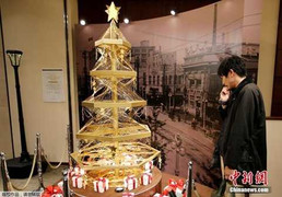 'Lóa mắt' ngắm cây Giáng sinh bằng vàng thật gần 40 tỷ đồng