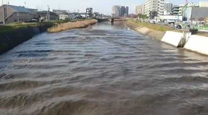 Video: Sóng thần dồn vào cửa sông sau động đất ở Nhật Bản