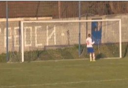 Bàn thắng bỏ lỡ ngớ ngẩn nhất thế giới