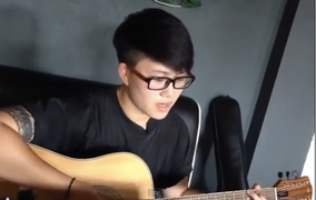 Video: Chàng trai chuyển giới Lê Thiện Hiếu vừa đàn, vừa hát hàng loạt ca khúc nổi tiếng