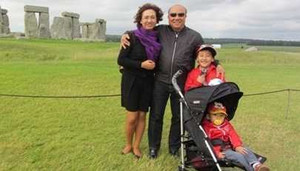 BTV Vân Anh hạnh phúc bên ông xã hơn 21 tuổi và hai con trai