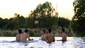 Tuyển Việt Nam thư giãn giữa cảnh thiên đường Myanmar