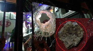 Hàng loạt xe khách bị 'đá tặc' tấn công trên quốc lộ