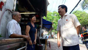 Cử tri TP.HCM: 'Được ông Đinh La Thăng hỏi như vậy, tôi sướng lắm'