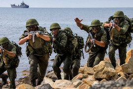 Lính thủy đánh bộ Nga phô diễn kỹ năng tác chiến tinh nhuệ
