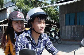 Thủy Tiên tiết lộ chồng bị người thân quay lưng khi hết tiền