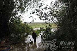 Cuộc sống kỳ lạ và thảm thương của cặp vợ chồng giữa 'cánh đồng hoang'