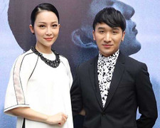 Linh Nga khoe nhan sắc mặn mà đến chúc mừng nghệ sĩ violin Hoàng Rob