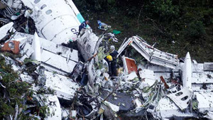 Máy bay chở đội bóng Brazil gặp tình huống khủng khiếp trước khi rơi?