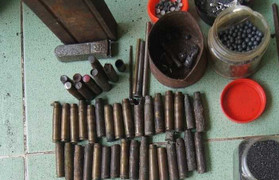 Triệt phá thêm một kho súng đạn, thuốc nổ trong nhà dân