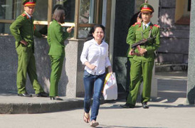 Thấy cô gái này vùng chạy khỏi chốn lao tù, mới hiểu phần nào giá trị của tự do