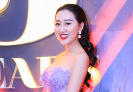 Hoa hậu Huỳnh Thúy Anh nổi bật với đầm xuyên thấu tại sự kiện