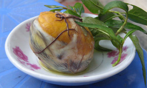 Ăn nhiều trứng vịt lộn nguy hại khôn lường