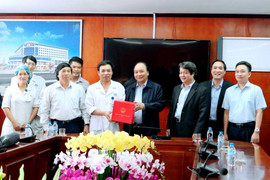 Thủ tướng Chính phủ Nguyễn Xuân Phúc thăm và làm việc tại Bệnh viện Đa khoa tỉnh Phú Thọ