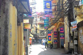 Vào nhà nghỉ với nữ hiệu phó, bí thư xã bị cách chức