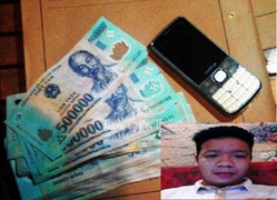 Chiếm tài khoản facebook, lấy clip 'nóng' để tống tiền