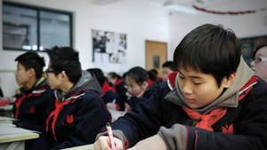 Quy định lạ đời: Học sinh Trung Quốc phải xuất trình 