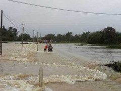 Bình Định: Lũ chồng lũ khiến 3 người chết, nhiều tuyến đường bị tàn phá nặng nề