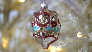 Tròn mắt xem quá trình chế tác đồ trang trí cây thông Noel