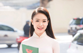 ‘Cô gái vàng’ của Hoa hậu Việt Nam diện áo dài như nữ sinh